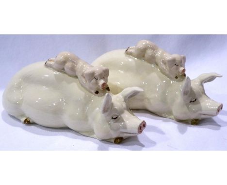 Pair of Beswick pig figurines, L: 17 cm, no chips or cracks. P&amp;P Group 2 (£18+VAT for the first lot and £3+VAT for subseq