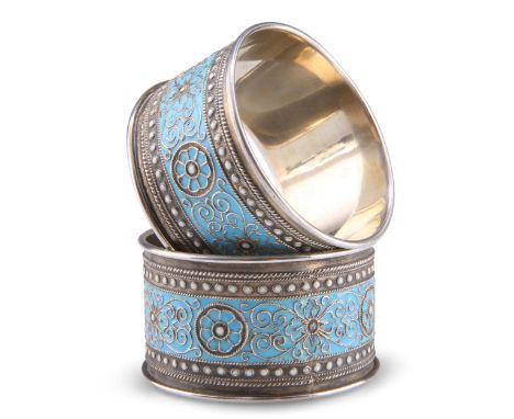 A PAIR OF NORWEGIAN SILVER AND ENAMEL NAPKIN RINGS, by Norsk Filigransfabrik, Oslo, c.1910,&nbsp;of circular form with centra