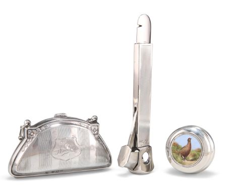 A GEORGE V SILVER EVENING PURSE,&nbsp;maker's mark indistinct, Birmingham 1916, cast as a hinged handbag on chain, with flowe