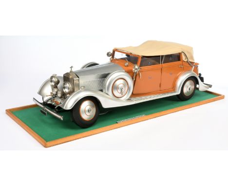 Pocher a pre-built 1:8th scale Rolls Royce Torpedo Cabriolet 11 1934. Conditions appears generally Good to Good Plus (some pi