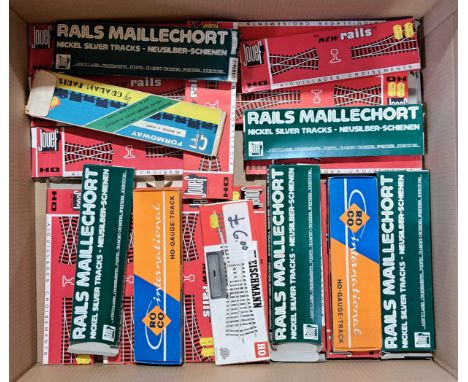 Large quantity of empty boxes, Matchbox, Lledo, Roco, Jouef &amp; similar. Although unchecked for completeness condition gene