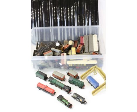 Quantity of model railway carriages, engines, wagons, track etc to include Hornby