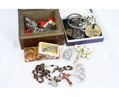 Small collection of vintage Costume jewellery etc to include a Silver &amp; white metal Charm Bracelet (2)