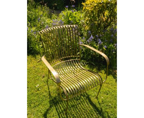 A compact yet stylish iron chair with a bold brass finish. Expertly crafted, the curves of this chair cradle the sitter perfe