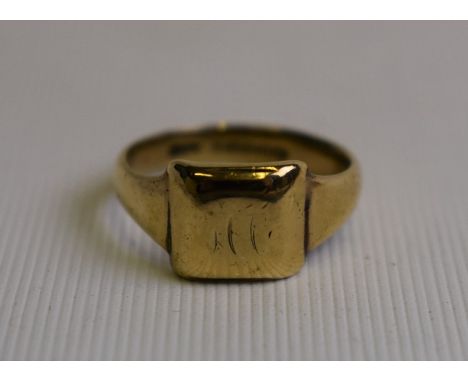 A 9ct yellow gold gentleman's signet ring, approx 6.5g, approx. size T&nbsp;approx. size T/U