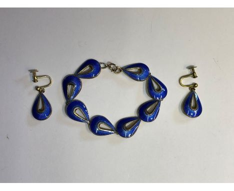 A blue enamel bracelet and earring set to/w&nbsp;an assortment of various vintage and later brooches, some paste set, includi