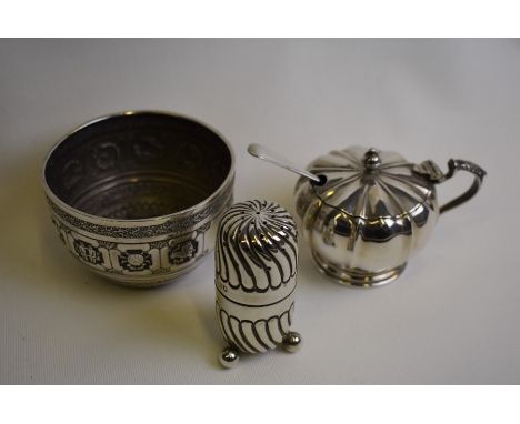 A Victorian chased silver sugar basin worked with the Signs of the Zodiac, Charles Stuart Harris, London 1886, 8 cm diameter,