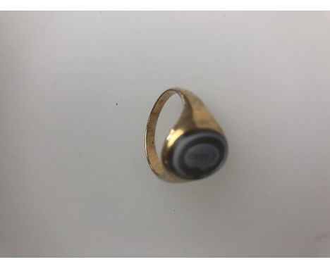 A yellow metal signet ring set with oval sardonyx seal, size R, approx 5 g all inGold ring has pitting to edge,&nbsp; hard to