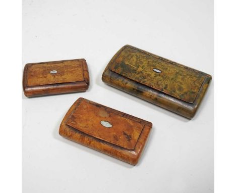 A 19th century treen yew wood snuff box, with a hinged lid, 10cm wide, together with two others smaller (3)