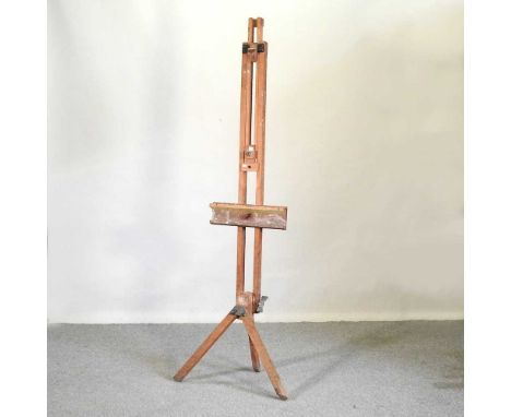 A Windsor and Newton adjustable wooden artists' easel