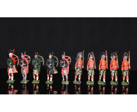 Britains: A Collection of Britains Black Watch Highlanders from set No.449 (1930's paint version) , together with a Black Wat