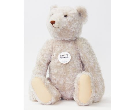 Steiff: A boxed limited Margaret Steiff edition "Teddy bear 1921", white, No.01256/01921, 70cm, certificate present.