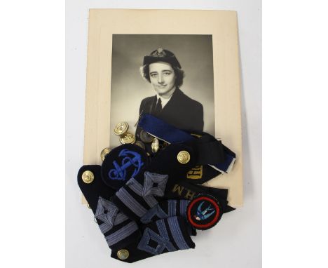 WW2 Royal Navy WRENS insignia. Two pairs of Officers shoulder boards with buttons: severn larger sized Kings Crown RN tunic b