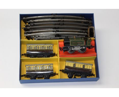 Hornby: A Hornby 'O' gauge clockwork Tank Passenger Set consisting of 0-4-0 Tank Loco "Great Western" No.6600, green livery, 