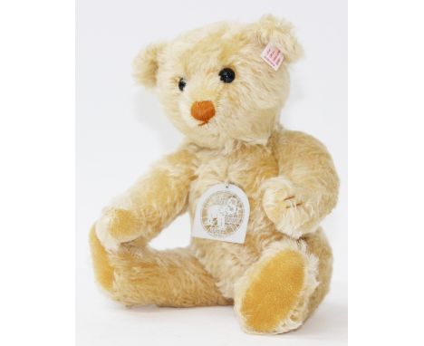 Steiff: A boxed limited Margaret Steiff edition "Teddy bear with Elephant stencil", blond, No.01091/1904, certificate present