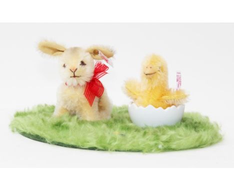 Steiff: A limited Margarete Steiff edition "Easter Diorama" grey,21cm, No.01596/2004, certificate present, within presentatio