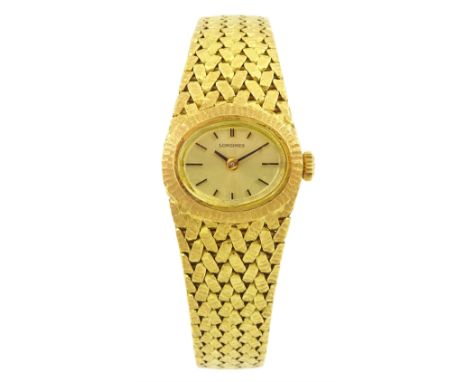 Longines 18ct gold ladies manual wind wristwatch, case No. 40809, Cal. 320, oval champagne dial, with baton hour markers, Hel