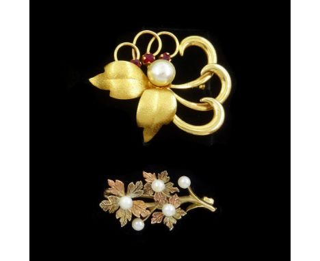 18ct gold simulated pearl and red stone set flower brooch and a 9ct gold cultured pearl flower head broochCondition Report:18