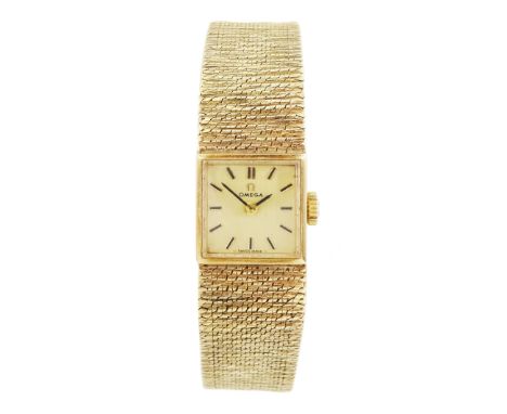 Omega ladies 9ct gold manual wind wristwatch, champagne dial with baton hour markers, on integral 9ct gold bracelet, London 1