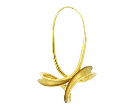 18ct gold single twist hoop earring, stamped 750Condition Report:Approx 4.4gm, tested 18ct, length = 53mm, good condition
