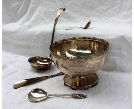 A George V silver pedestal bowl, with a pierced shaped rim, on a spreading similarly decorated base, Birmingham, 1913, togeth