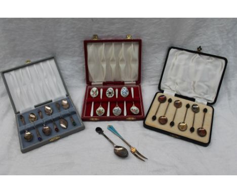 A set of six Elizabeth II silver and white enamel coffee spoons decorated with flowers and leaves, Birmingham, 1971, together