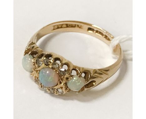 18CT GOLD DIAMOND &amp; OPAL RING - SIZE L