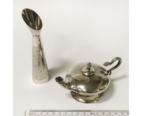 STERLING SILVER POSY VASE AND STERLING SILVER OIL LAMP - 16 GRAMS