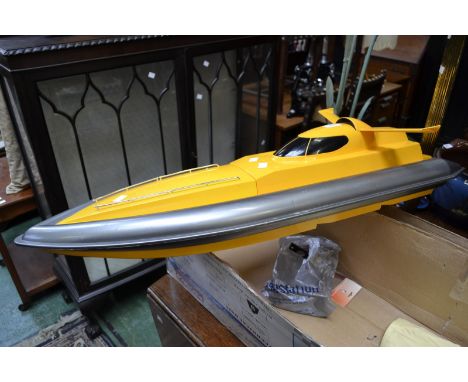 Toys - Flying Fish radio controlled speed boat 