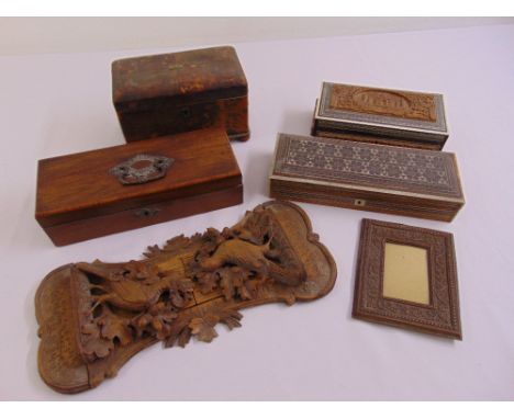 A quantity of treen to include covered boxes, a bookend, a photograph frame and a tea caddy