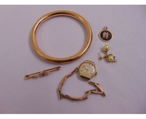 A quantity of gold to include a 15ct bar brooch set with amethyst and seed pearls, a 9ct bangle, a 9ct cased Rotary watch, a 