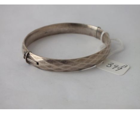 Narrow silver bangle        