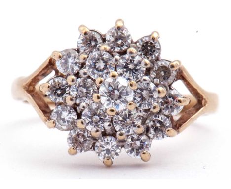 9ct gold cubic zirconia cluster ring, size L