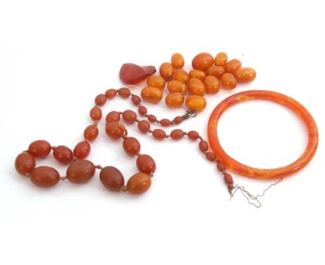 Mixed Lot: amber loose beads and an amber bangle, g/w 68.2gms