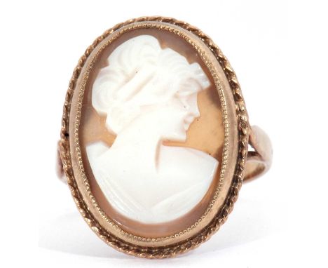 9ct gold cameo ring, the oval cameo panel depicting head and shoulders profile of a lady in rub-over setting, size K/L