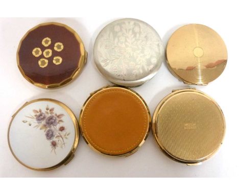 Mixed Lot: four vintage Stratton compacts, one boxed, together with two others (6)