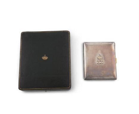 AN EGYPTIAN SILVER AND GOLD MOUNTED CIGARETTE CASE, mounted with 'Royal insignia', with a silver gilt interior and fitted wit