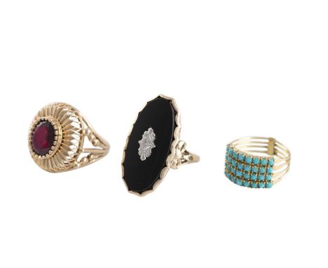 A GROUP OF GEM-SET JEWELLERY, including a garnet ring mounted in yellow metal, ring size O, an onyx ring with a single-cut di