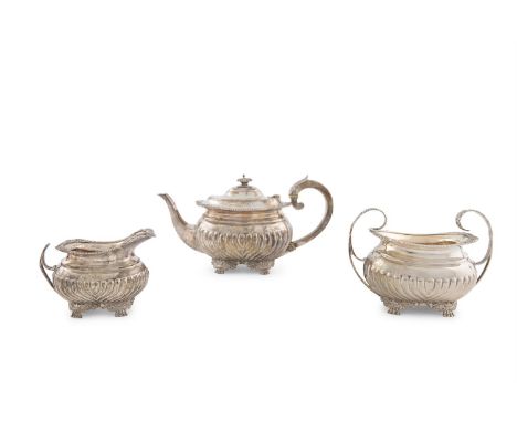 A MATCHED EDWARDIAN SILVER THREE PIECE BACHELORS TEA SERVICE, London 1905, mark of Edward Barnard & Sons Ltd, comprising teap