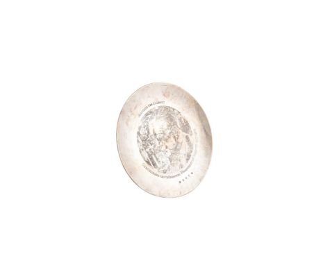 AN IRISH SILVER 'DE VALERA' COMMEMORATIVE DISH, Dublin 1973, mark of Royal Irish Silver Co., engraved with portrait and signa