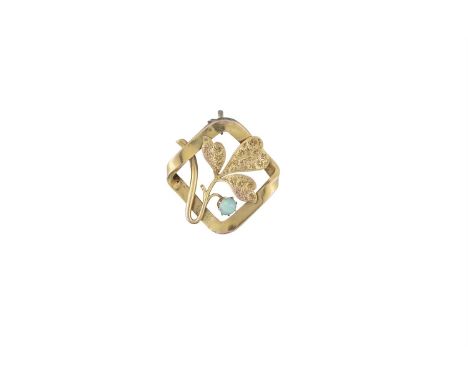 A GOLD AND OPAL BROOCH, the openwork brooch set with a gold three-leaf flower at the centre, highlight with a cabochon opal, 