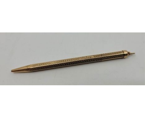 A 9ct. gold propelling pencil, with engine turned decoration, length 9.5cm. (gross weight 9.3g)
