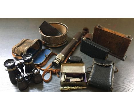 A collection of miscellaneous items to include snuff box, camera and others&nbsp;&nbsp;