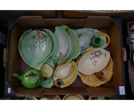 Carlton ware Australian dishes: foxglove dish, gravy boat, Shorter &amp; Son teapot etc ( 1 tray) 