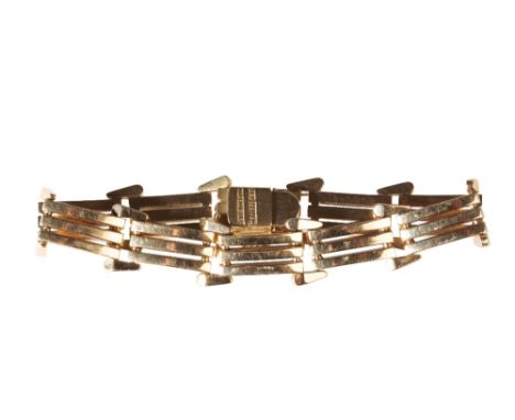 18CT YELLOW GOLD GATE LINK BRACELET, with safety chain, the concealed clasp stamped "02VI 750 OVP MARCHIO DEP", approx 27.7gr