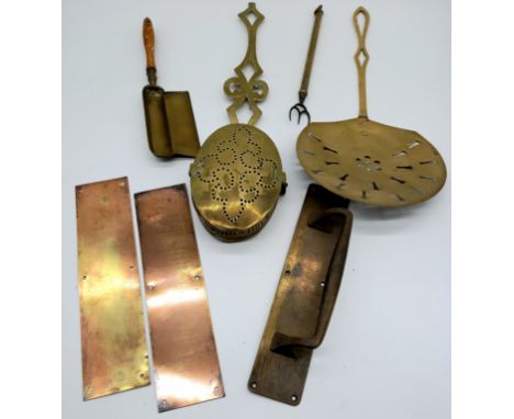 A collection of assorted metalware to include brass chestnut roaster, extending toasting fork, two door plates, handle etc.