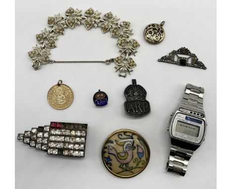 A Seiko Solar Alarm Chronograph LCD gentleman's wristwatch, reference no. A156-5000, Seiko bracelet, quartz movement along wi