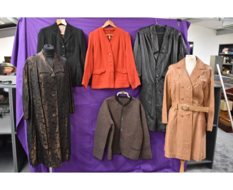 Six ladies mixed vintage coats including two leather coats, a 1950s tailored jacket and more.