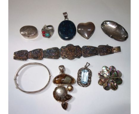 A COLLECTION OF JEWELLERY including a child's silver bangle