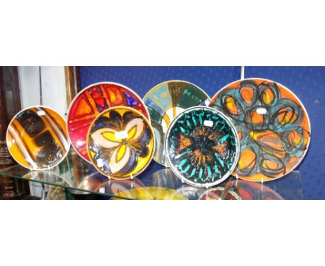 A COLLECTION OF POOLE POTTERY "DELPHIS" DISHES, three 26.5 cm, three 20.5 cm (6)